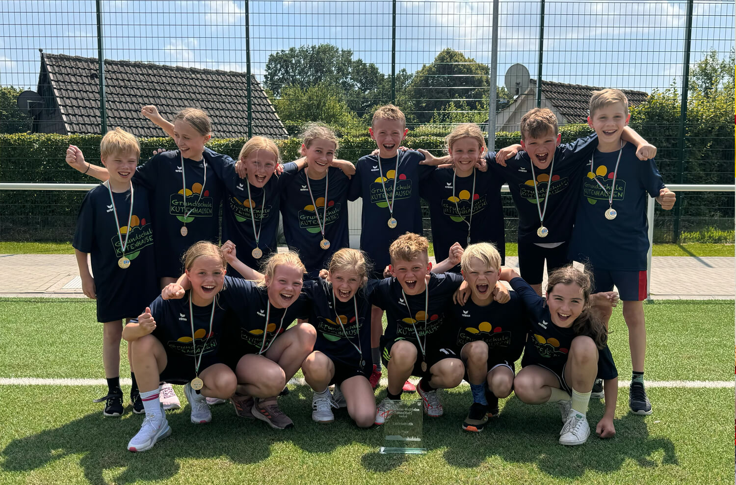 gruppenfoto der fussballmannschaft