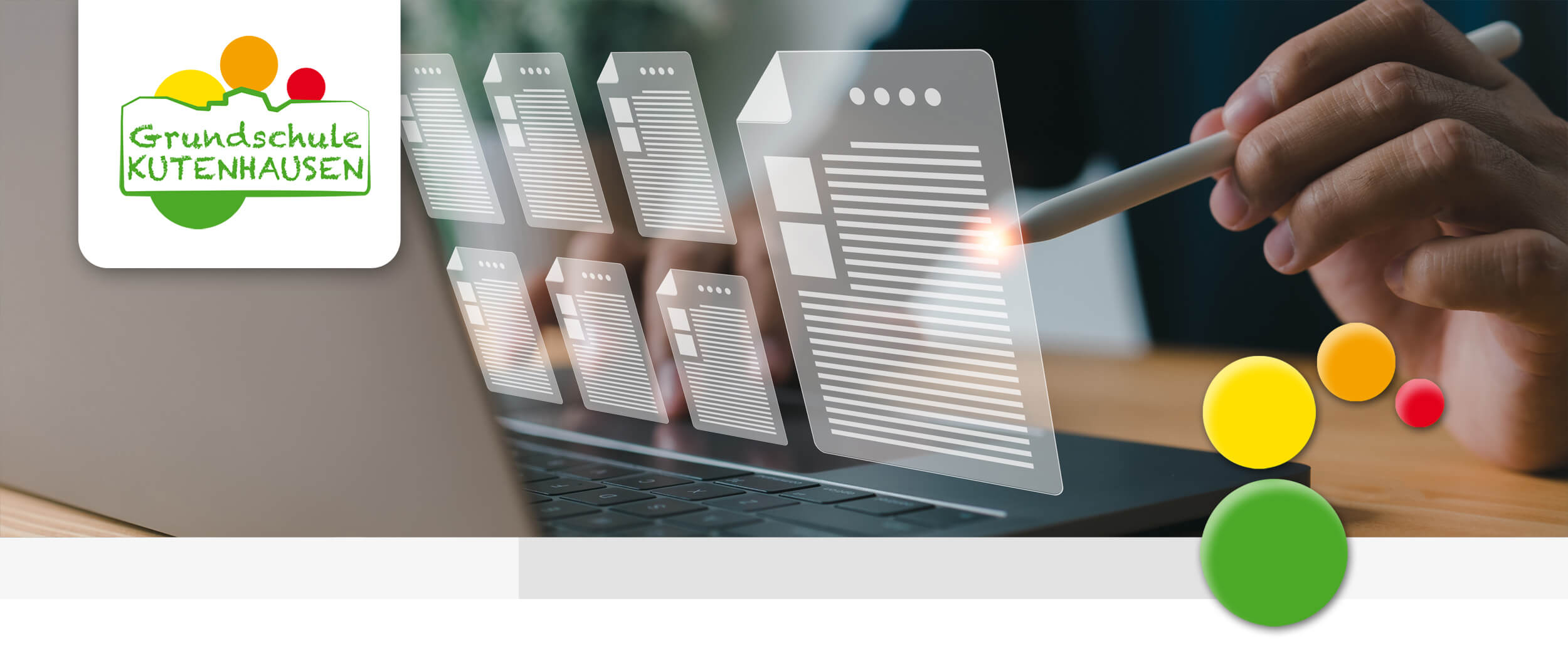 virtueller Laptop mit Downloaddokumenten